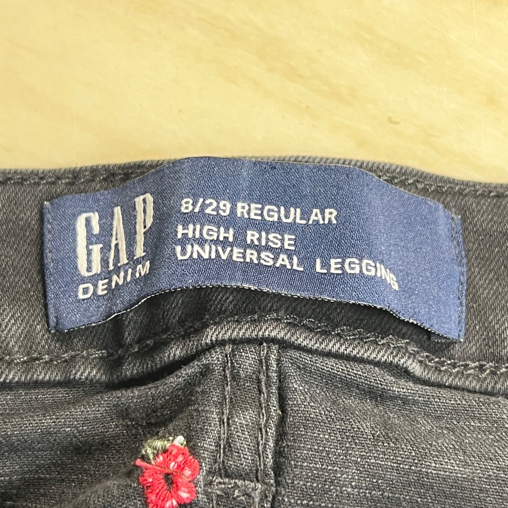 GAP High Rise Universal Leggings Womens 8/29 Black Embroidered Floral Slim Fit - Picture 3 of 15